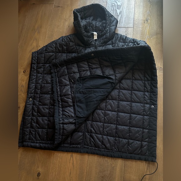 Sisley Black Quilted Outerwear - Picture 14 of 14